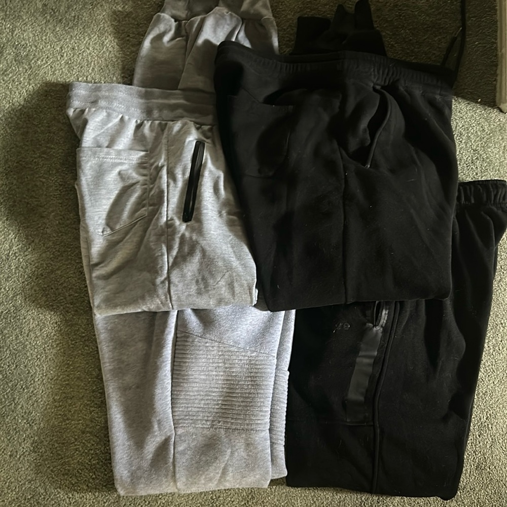 Men’s lot of size large joggers. Good condition and different labels.